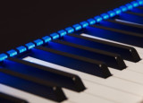 norimberg-piano-s-modrou.jpg