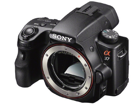 Sony SLT-A37 - bajonet, 3/4 pohled  