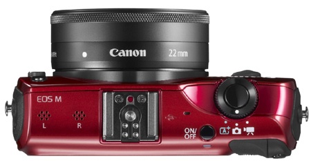Canon EF-M 22 mm 1:2,0 STM na fotoaparátu EOS M shora