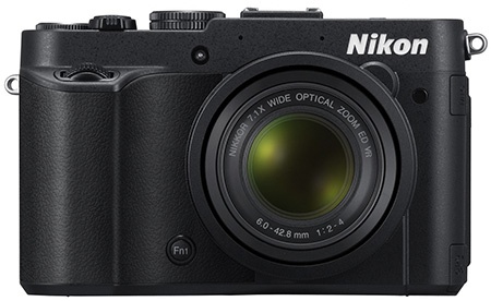 Nikon Coolpix P7700 en face