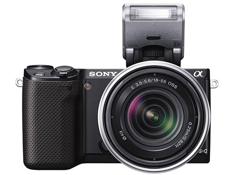 Sony Alfa NEX-5R - přípojný kompaktní blesk