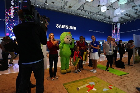 Samsung na IFA 2012: u TV s populárním pohádkovým skřítkem, aneb Sandmaennschen v akci