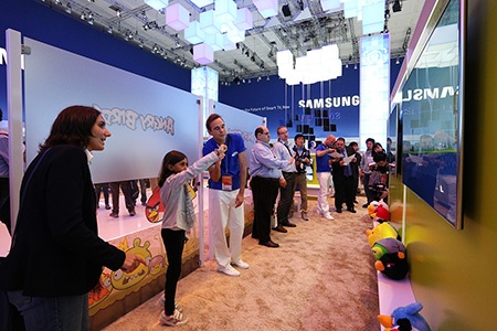 Samsung na IFA 2012: televizory zajímají nejen děti, zajímají všechny věkové kategorie