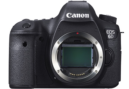 Canon EOS 6D - bajonet: průhled na obrazový senzor