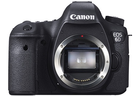 Canon EOS 6D - bajonet: průhled na sklopné zrcadlo  