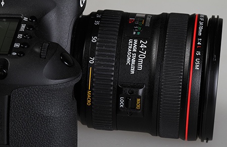 Canon EF 24–70 mm 1:4L IS USM - na EOS 6D - pohled na přepínač na makro